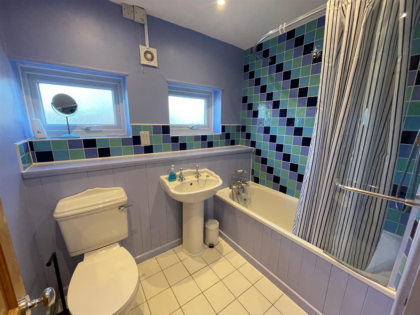 2 bed property in Great North Road, London